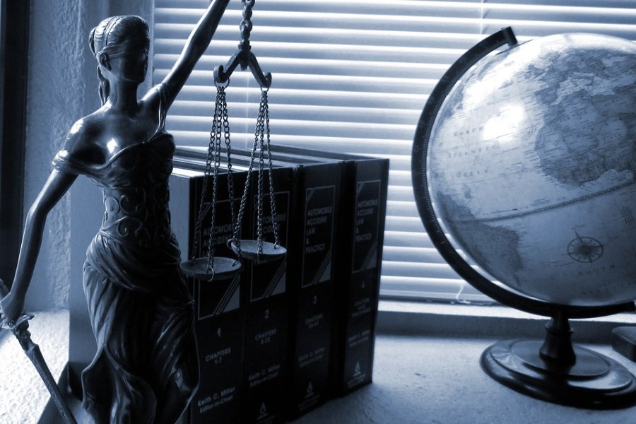 lady-justice-2388500_960_720.jpg