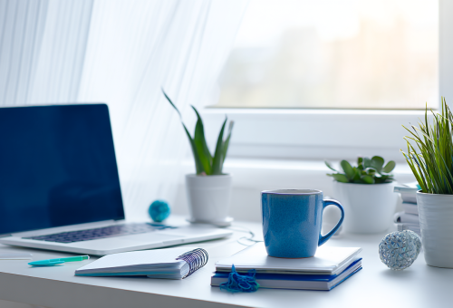 u2442729988_Realistic_and_authentic_workspace_photo_of_a_loca_d13af3cf-0522-44a4-81cf-68a3470c35a1_2.png